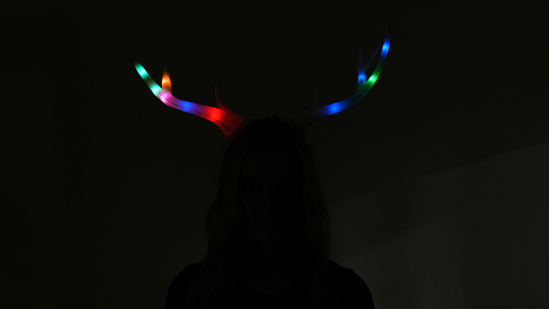 Add a little flair and color to your deer costume with the Light-Up Deer Antlers Multicolor LumenHorns. These tall deer horns won't only make you stand out in a crowd (because of the lights) but they glow multicolor too!